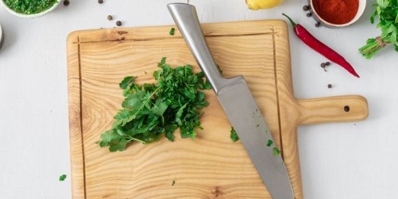 Wood vs. Plastic Cutting Board: Making the Right Choice